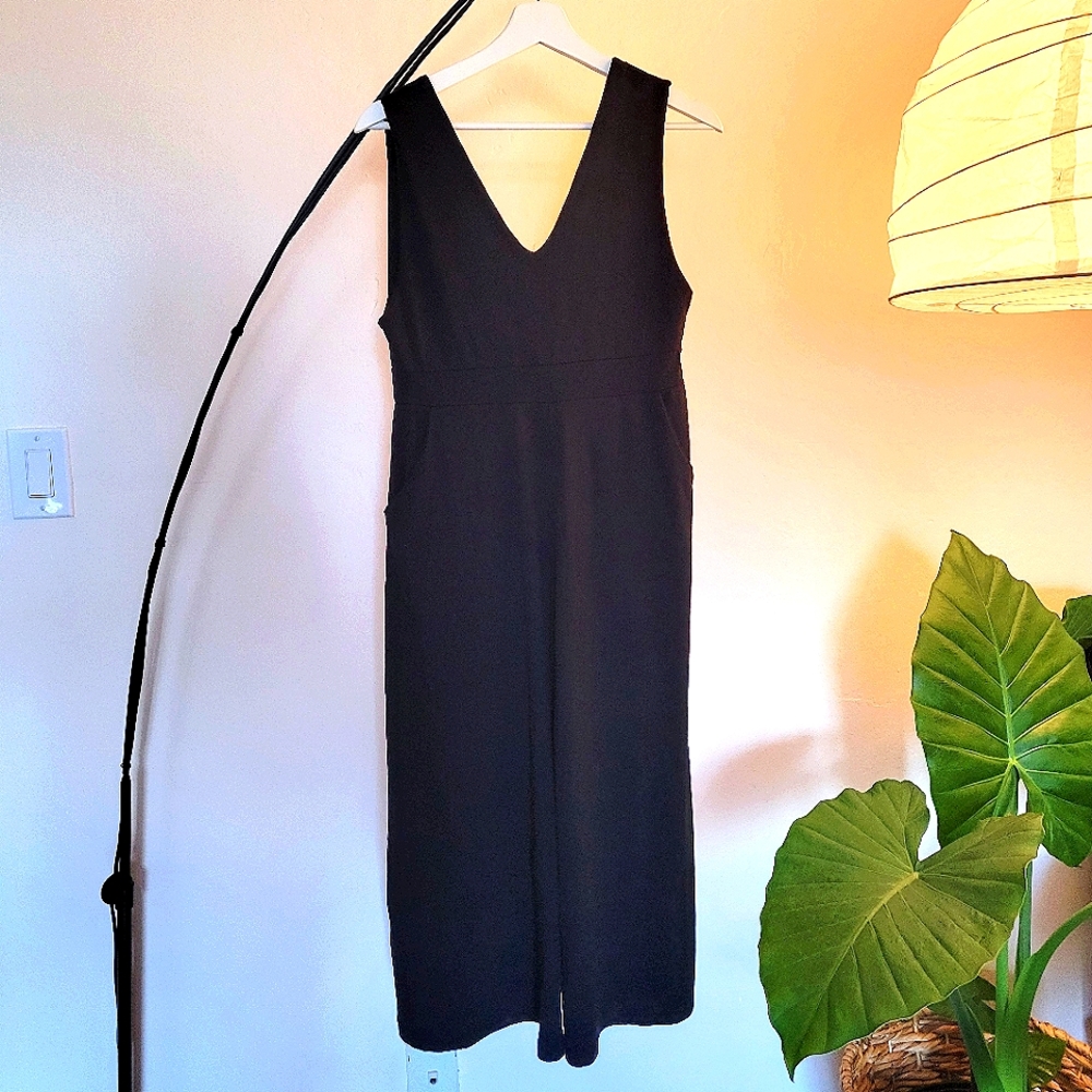 Black v-neck jumper jumpsuit cropped with pockets Small - Flowy, stretchy, comfy